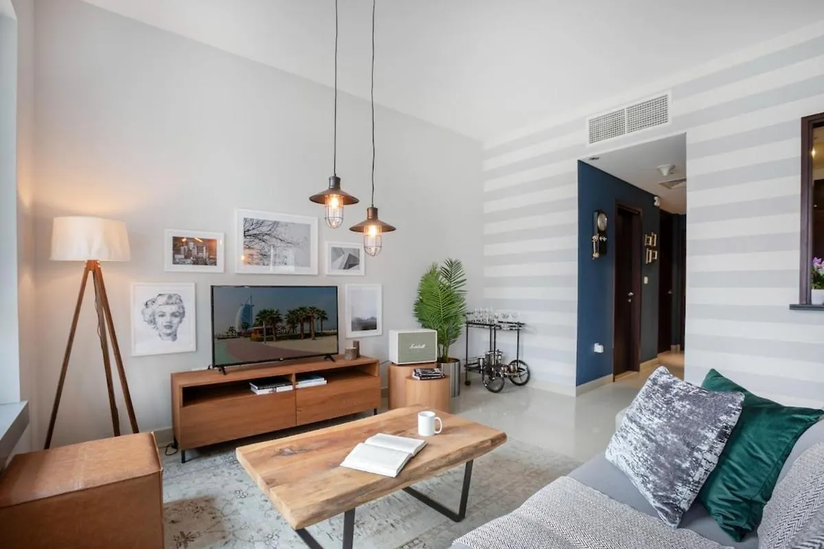 Spacious 1B With Balcony Overlooking City Views Dubai