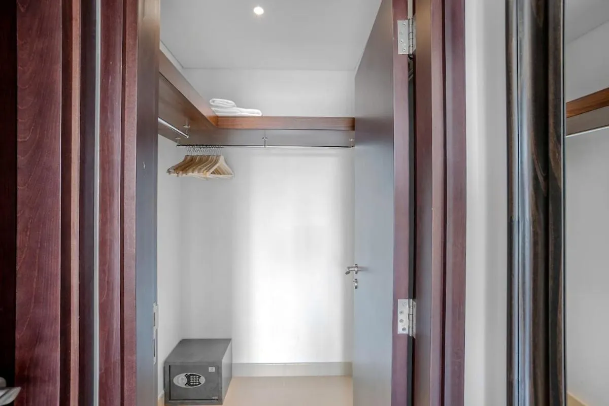 Spacious 1B With Balcony Overlooking City Views Dubai
