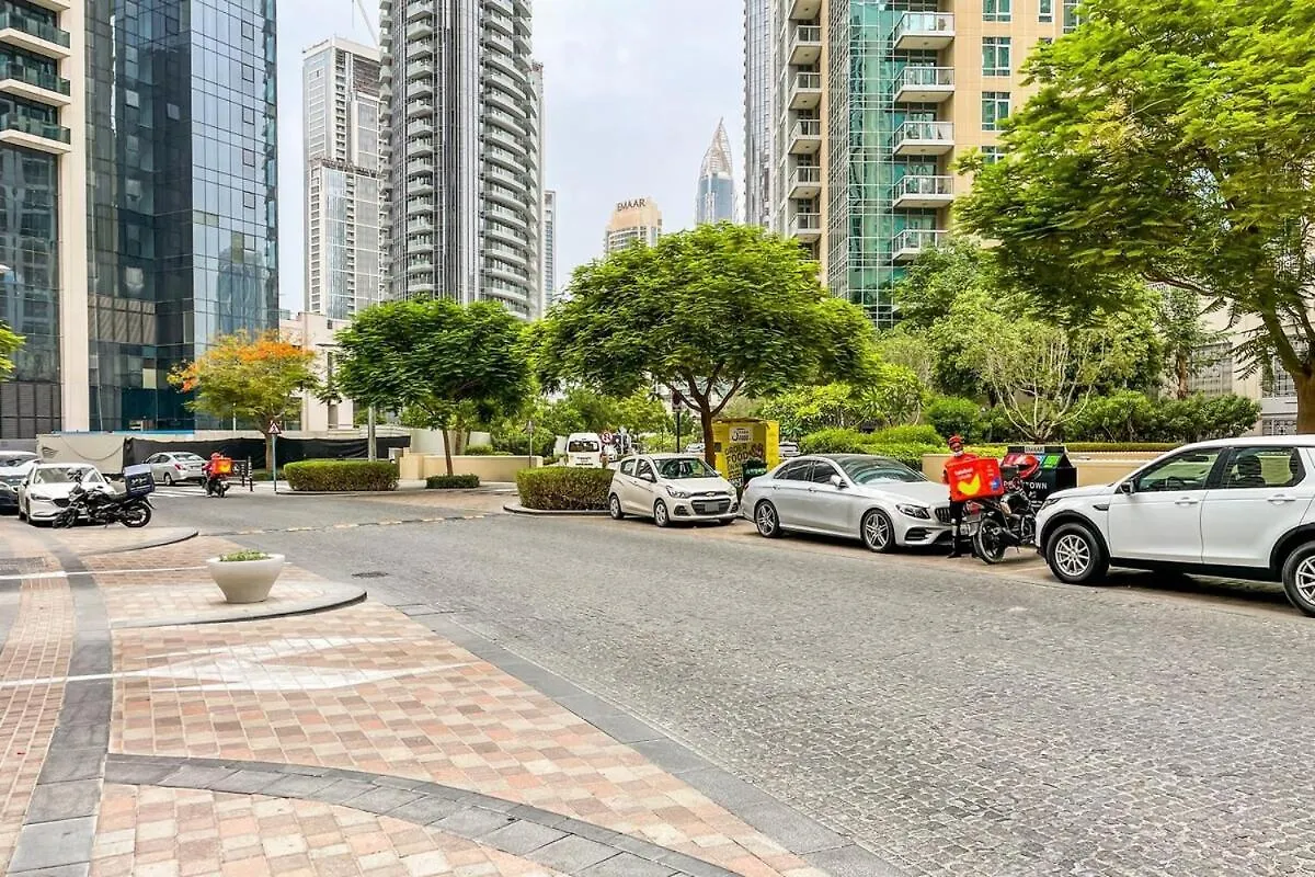 Spacious 1B With Balcony Overlooking City Views Dubai Apartment
