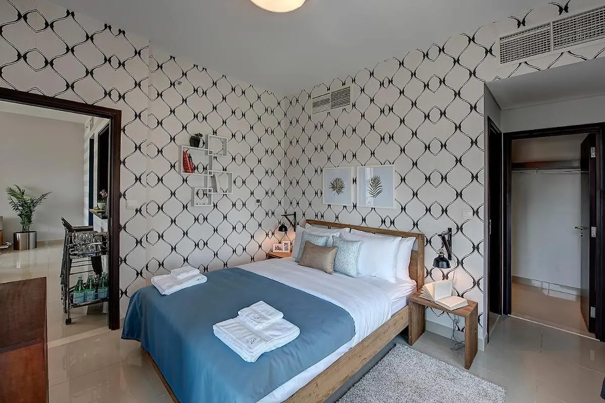 Spacious 1B With Balcony Overlooking City Views Dubai Lejlighed
